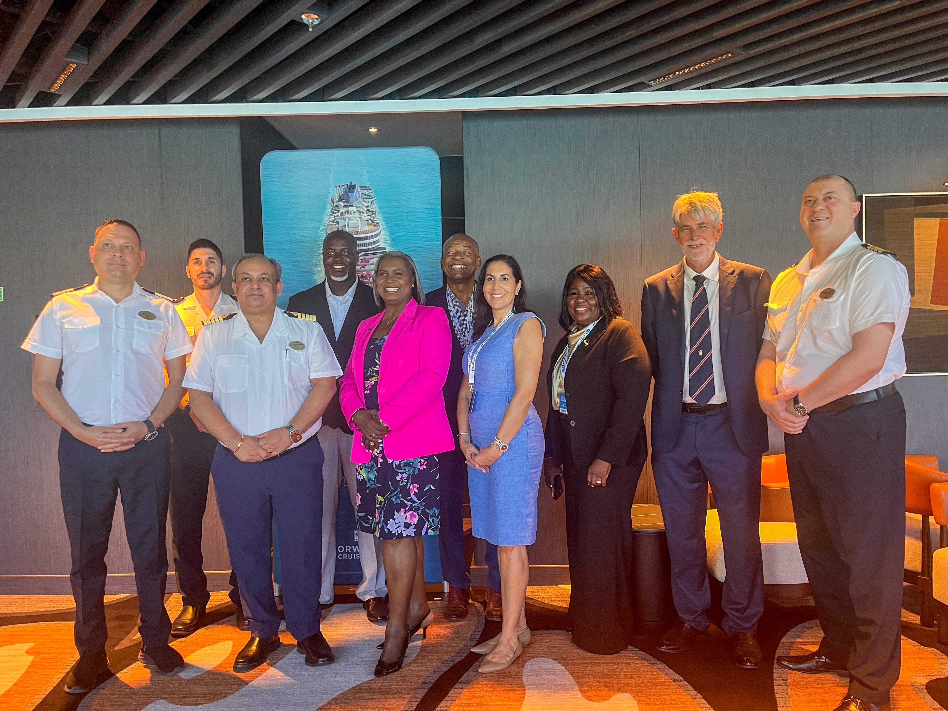 Norwegian Aqua Commemorates Visit to the British Virgin Islands